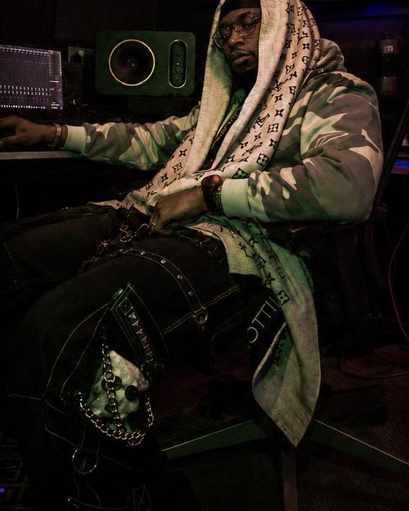DERASAE working at Studio 88